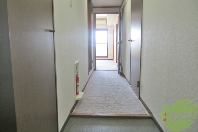 玄関　玄関からの写真になります。奥行きがあり広く見えますね。