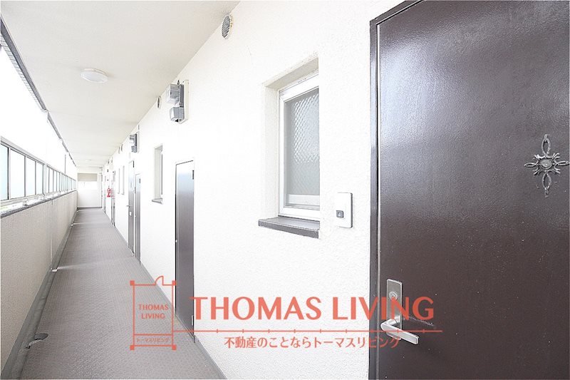 セキュリティ　玄関前のお写真です。