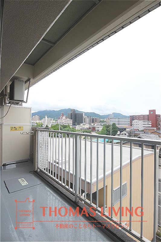 バルコニー　洗濯物が十分干せるベランダです。