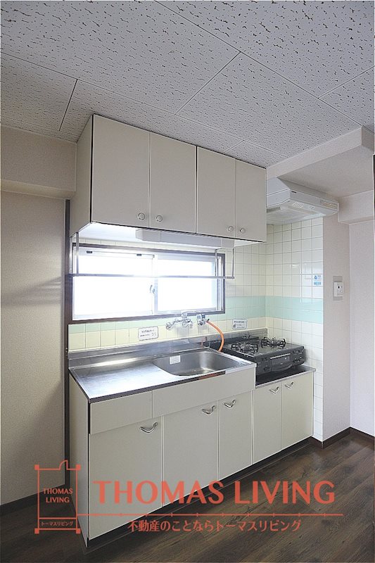 キッチン　キッチンには窓が付いています。