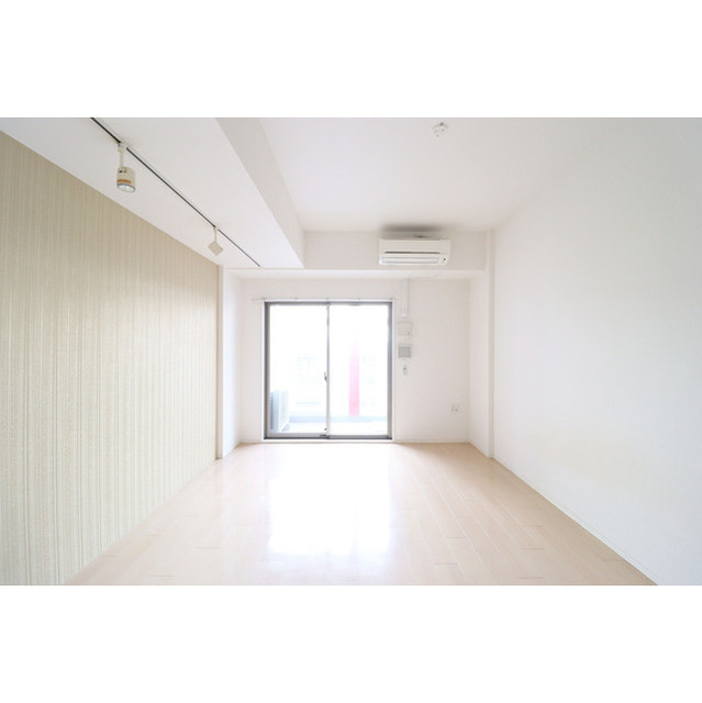 SERENiTE本町エコートの居間写真