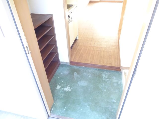 玄関　下駄箱付き玄関