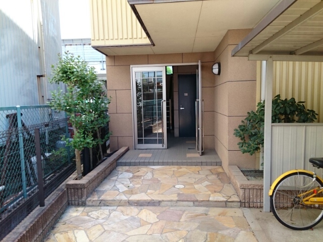 エントランス　建物の内部です