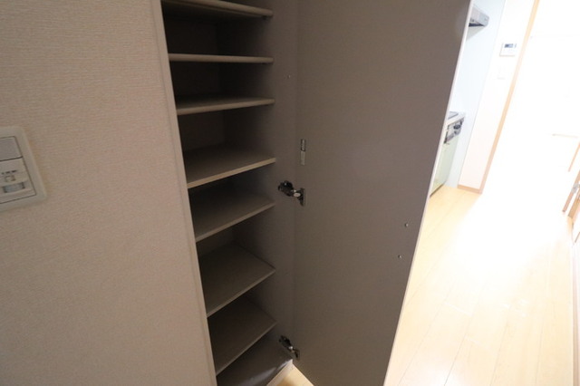 収納　シューズボックス