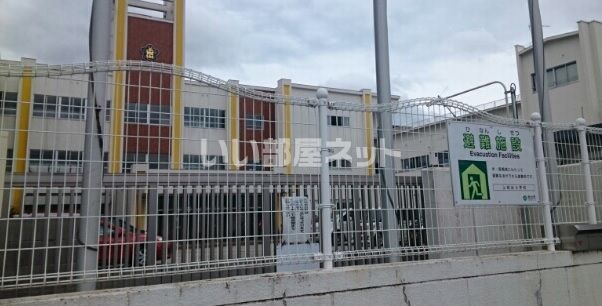 小学校　上岩出小学校（小学校）まで666m