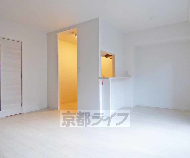 居室・リビング　使いやすいカウンターキッチンのリビング