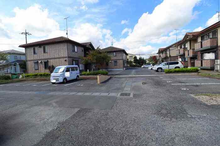 駐車場　駐車場があるので、車を買う予定の方も安心です