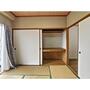 収納　壁一面が使える大きな押入れです