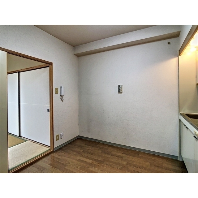 その他　棚や小テーブルなども置けるダイニング