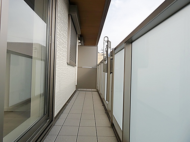 バルコニー　陽当たり良好なバルコニーです