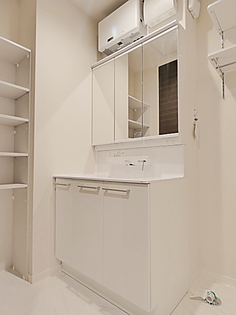 洗面設備　朝の支度にも助かる、独立の洗髪洗面化粧台