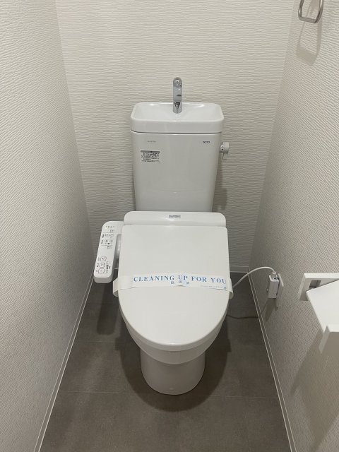 トイレ　同物件別号室のものです。