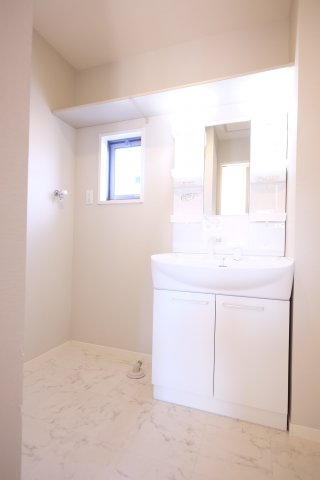 洗面設備　シャワー付き洗髪洗面化粧台