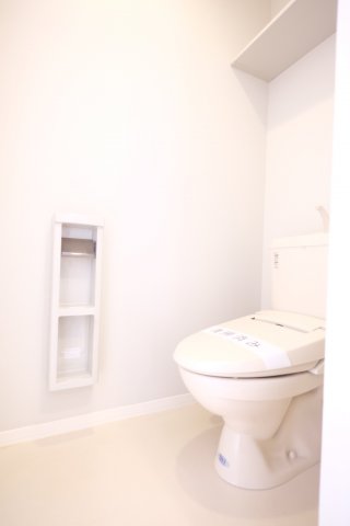 トイレ　温水洗浄便座です