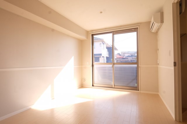 居室・リビング　陽当たり良好のLDです