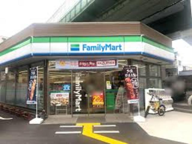 コンビニ　ファミリーマート中宮店（コンビニ）まで827m
