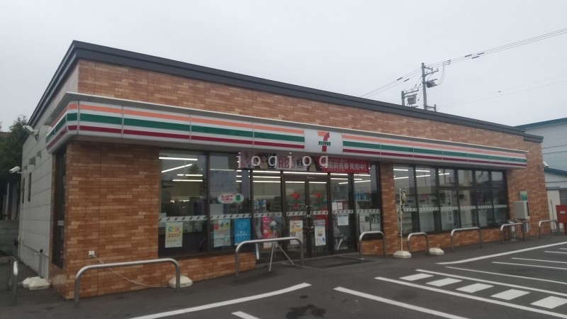 コンビニ　セブンイレブン滝川朝日町西店（コンビニ）まで499m