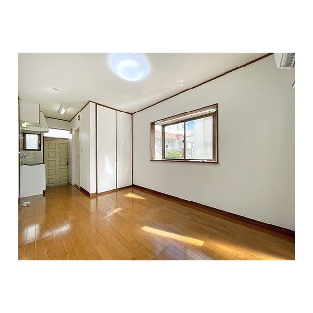 居室・リビング　二面採光の明るいお部屋です