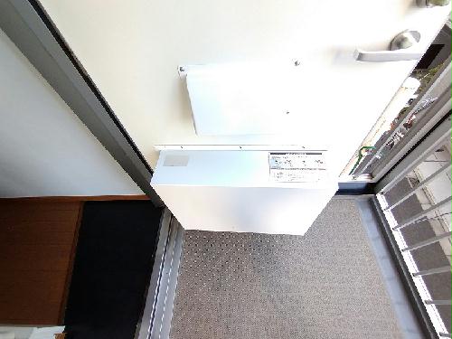 その他　玄関扉に宅配ボックス備付け