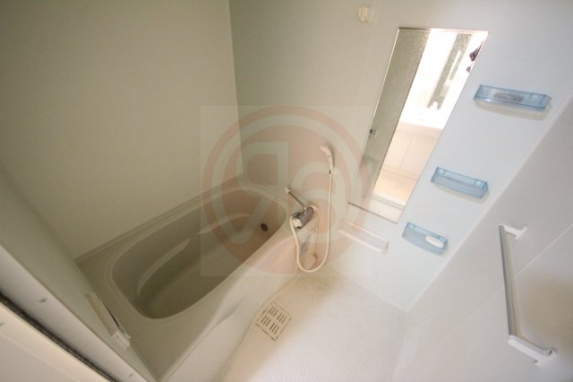 バス・シャワールーム　落ち着いた空間のお風呂です