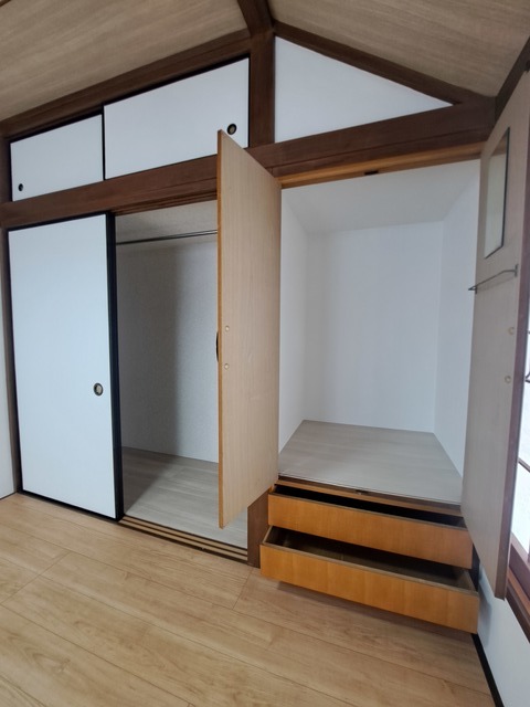収納　２階洋室４．５帖収納