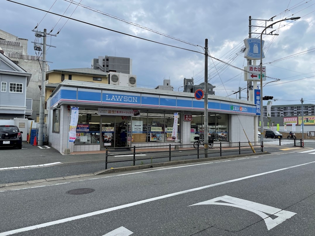 コンビニ　ローソン 愛宕二丁目店（コンビニ）まで826m