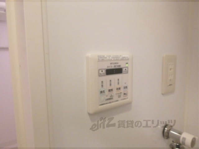その他設備　給湯器リモコン