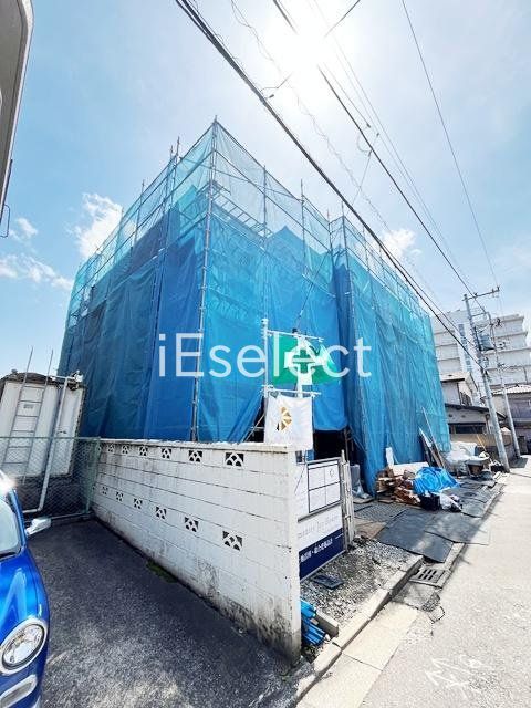 建物外観　周辺には商業施設も多いので生活しやすい場所にございます