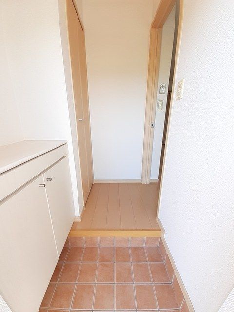 玄関　うどん県のお部屋探しはうどん不動産へ うどんちゃんとLINE