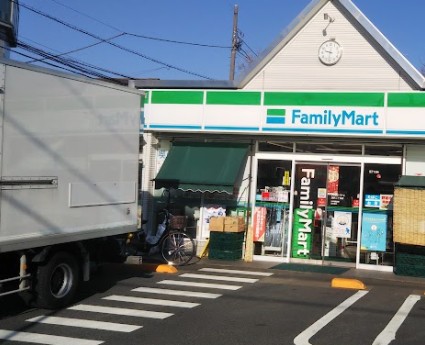 コンビニ　ファミリーマート 深沢二丁目店（コンビニ）まで358m