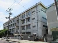 小学校　泉大津市立浜小学校（小学校）まで688m