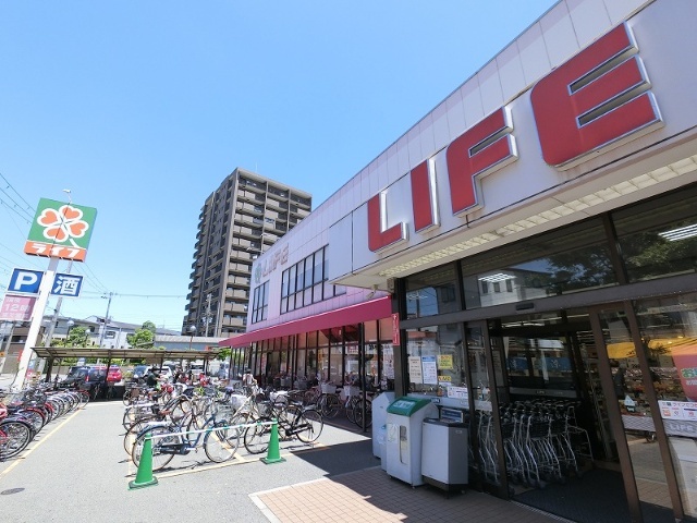 スーパー　ライフ塚本店（スーパー）まで581m