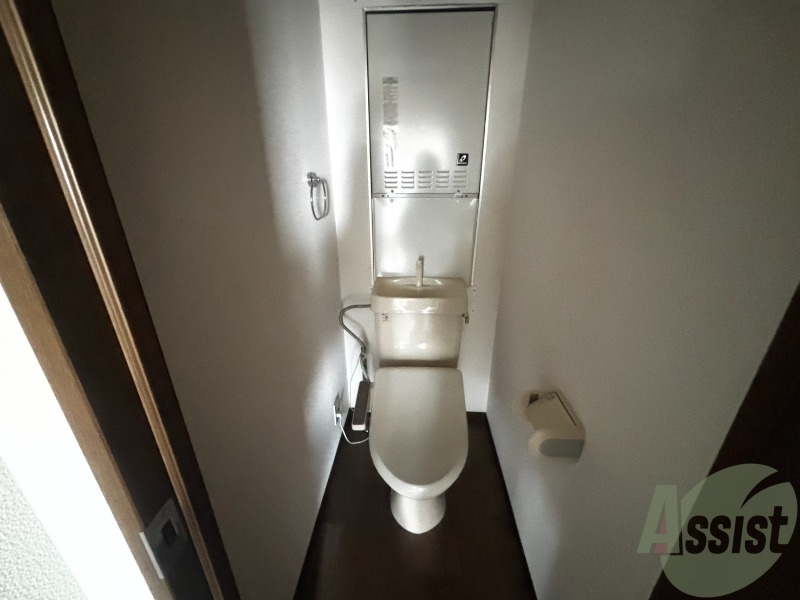 トイレ　トイレはウォシュレット機能付きです。安心して使用できますね。
