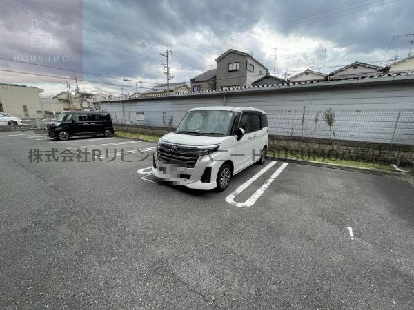 駐車場　駐車場に車を止められます