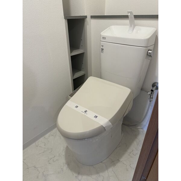トイレ　別号室の写真です。ご参考までに
