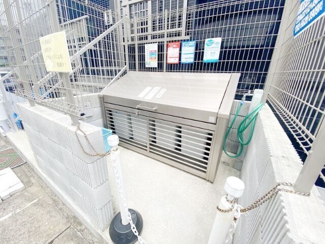 ロビー　敷地内ゴミ置き場