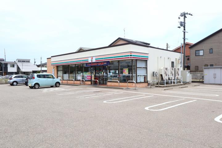 コンビニ　セブン－イレブン金沢三ツ屋町店（コンビニ）まで1338m