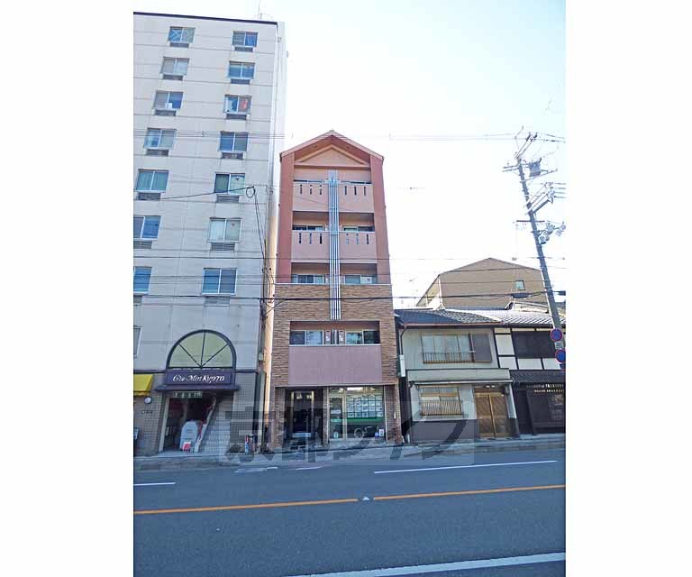 建物外観　千本今出川のすぐ近くにあります