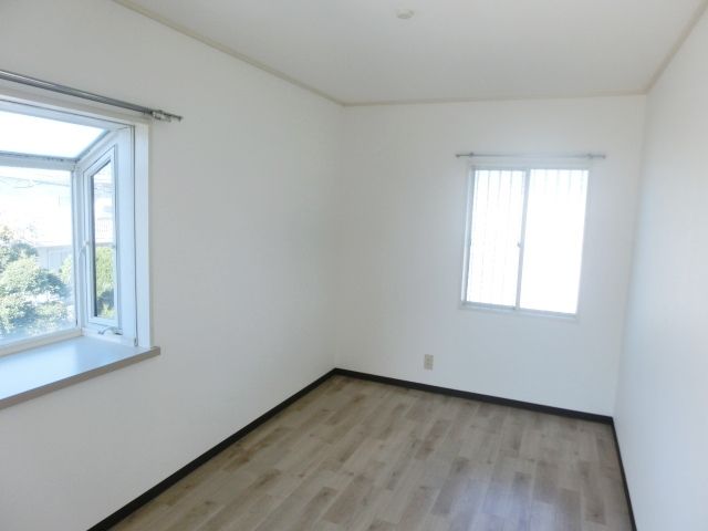 その他部屋・スペース　２面採光で明るいお部屋。