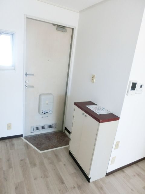玄関　靴箱もございます
