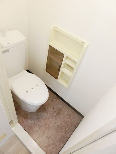 トイレ　トイレはシンプルですね。