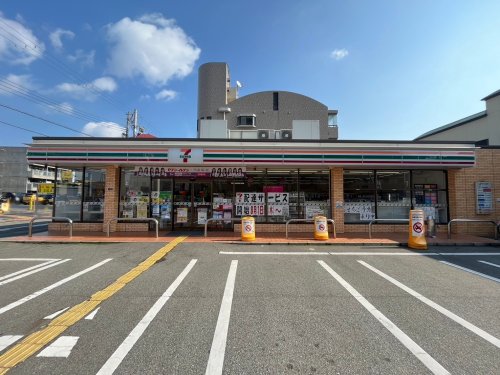 コンビニ　セブンイレブン阪急塚口駅東店（コンビニ）まで214m