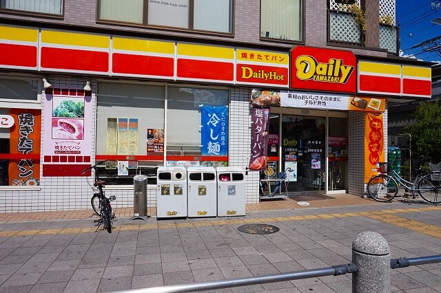 コンビニ　デイリーヤマザキ上牧駅前店（コンビニ）まで1330m