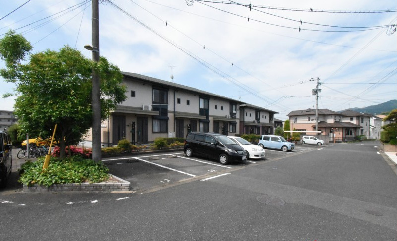 駐車場　車をお持ちの方に嬉しい駐車場付きの物件です