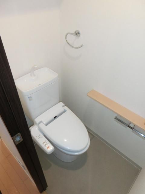 トイレ　※同建物　同タイプ住戸　設備参考写真　現況優先