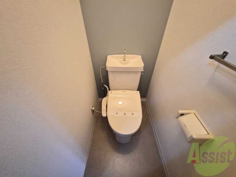トイレ　トイレはウォシュレット機能付きです。安心して使用できますね。