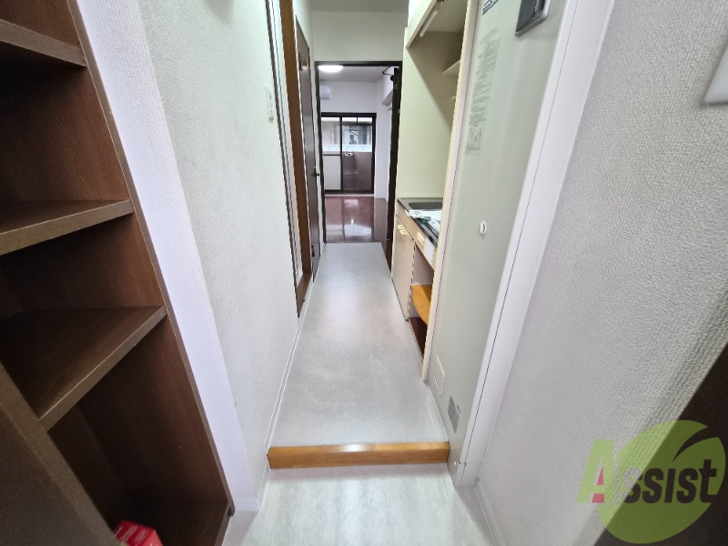 玄関　玄関から撮影しました。明るい印象ですね。