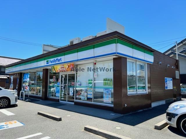 コンビニ　ファミリーマート岐阜六条店（コンビニ）まで598m