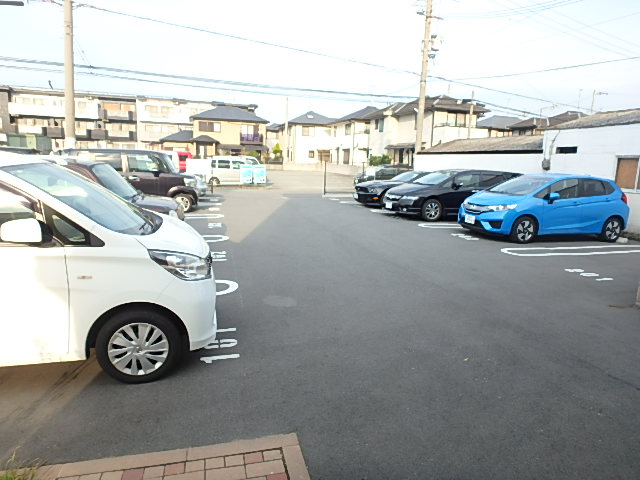 駐車場　写真は同タイプのものです。