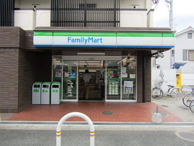 コンビニ　ファミリーマート（コンビニ）まで607m